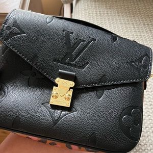 black leather cross body!